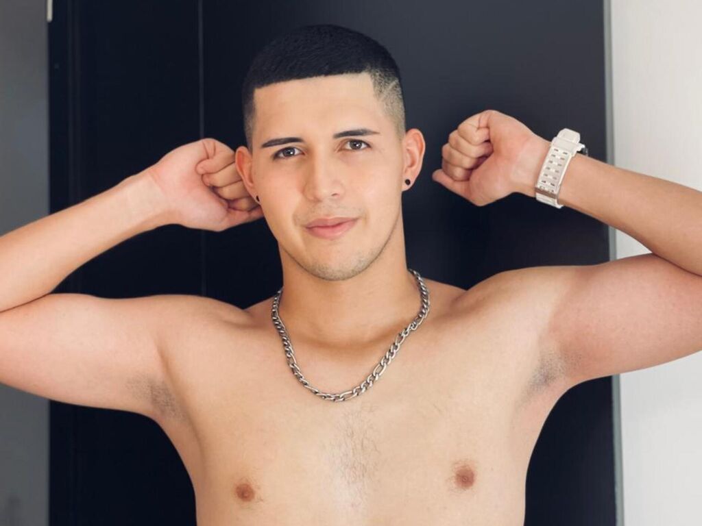 View JulianCruz Naked Private